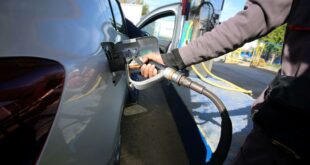 الجزائر.. غضب متزايد بسبب رفع مفاجئ لأسعار الوقود