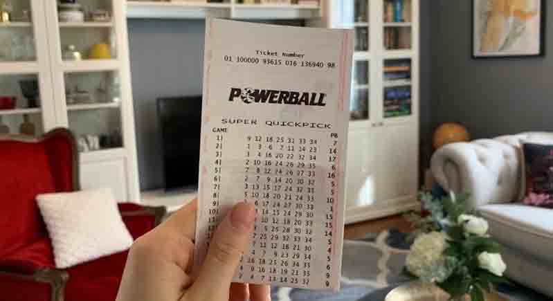 ظنها احتيالية.. رسالة بريد تحول مستأجراً إلى ثري بفوزه 50 مليون دولار