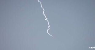 سلطنة عمان.. إصابة 4 أشخاص جراء استهداف ناقلة نفط