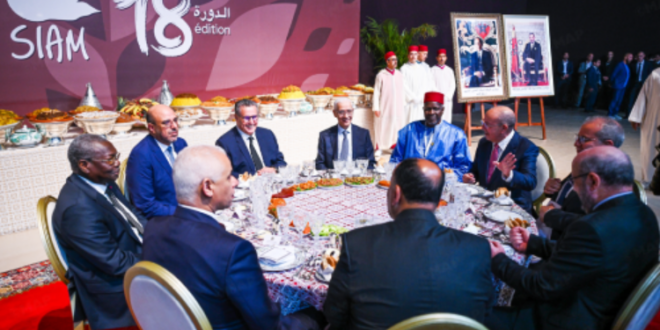 الملك يقيم مأدبة عشاء على شرف المدعوين والمشاركين في الملتقى الدولي للفلاحة