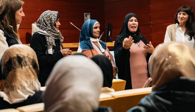 مشروع دولي يمكن مغربيات الفراولة من بدء أعمالهن الخاصة في المغرب