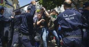 السلطات الجزائرية تواصل قمع حرية التعبير: السجن عامين للناشط بوتاش بسبب منشورات
