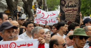 تونس على صفيح ساخن.. محتجون يهاجمون سياسات قيس سعيّد ويطالبون بالتغيير