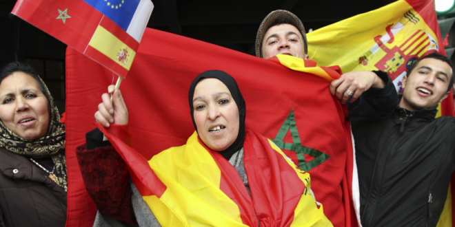 إلباييس: الجالية المغربية بإسبانيا.. تحويلات بمليارات اليوروهات ودور اقتصادي متزايد في المغرب